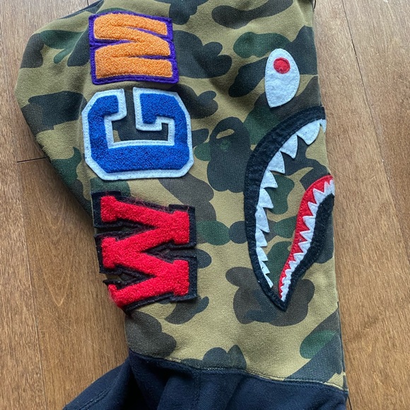 BAPE shark full zip up hoodie w/Camo head - Picture 5 of 15